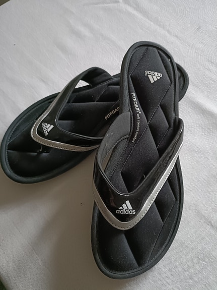 ADIDAS-sandaalit