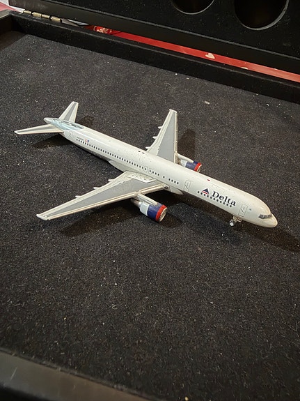 Gemini Jets Delta -lentokoneen pienoismalli noin 13 cm