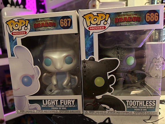 Funko Pop How to Train Your Dragon Light Fury ja Toothless figuurit