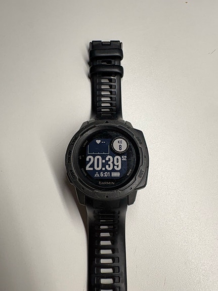 Garmin Instinct GPS-urheilukello musta