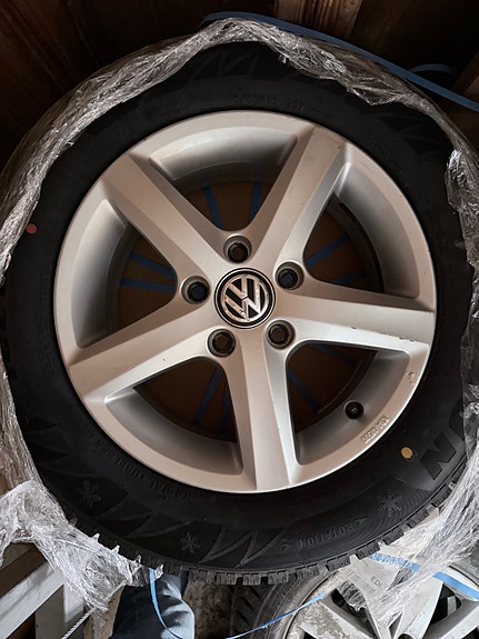 Uudet talvirenkaat 195/65R15 + Vw aluvanteet (4kpl)