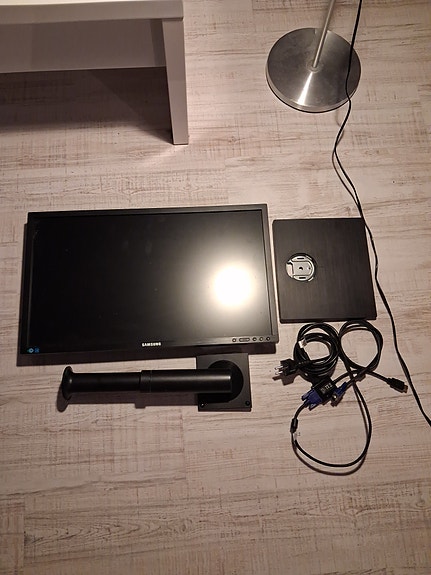 Samsung 24" näyttö