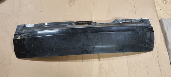 BMW X5 E70 takaluukun alempi perälauta