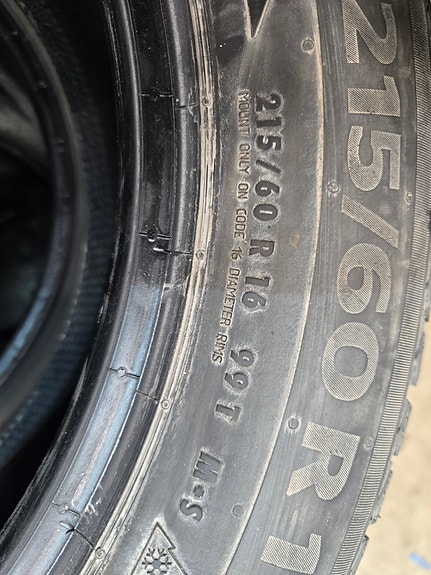 Kitkarenkaat 215/60R16