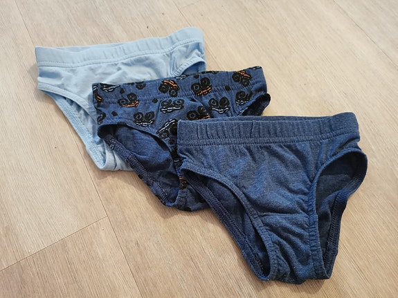 Peuhu poikien alushousut / alusvaatteet / bokserit koko 90