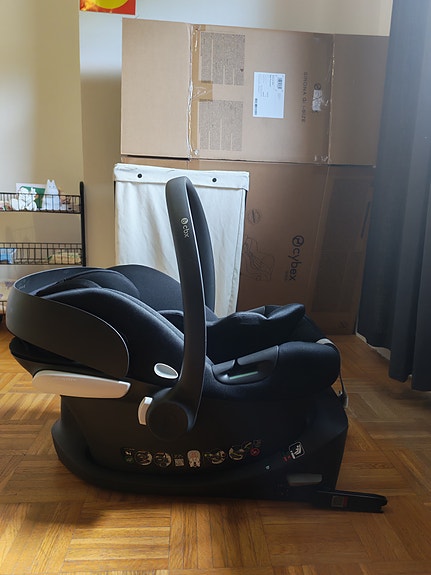 Cybex aton B2 i-size -turvakaukalo ja base one -telakka