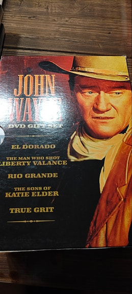 DVD- klassikot John Wayne, Hitchcock, Tuulen viemää, Audrey Hepburn, Band