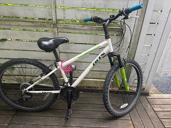B’Twin Racing 24” nuorten maastopyörä