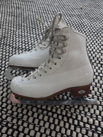 Riedell Motion 1W luistimet Coronation Ace terillä