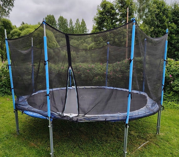 Trampoliini halkaisija n. 4m