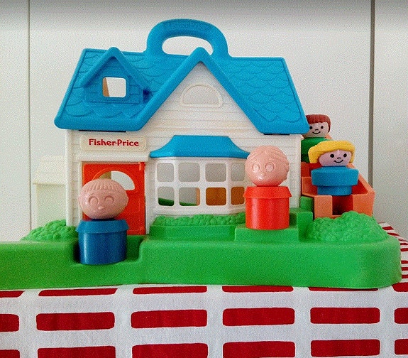 Kuvanmukainen "Fisher Price" talo + 4 hahmoa. Liikkuvat portaat