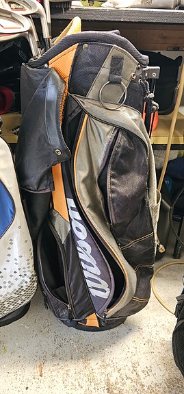 Golf mailoja, bägejä ja mailoja