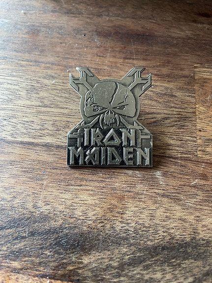 Iron Maiden metallinen pinssi
