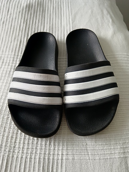 Adidas sandaalit