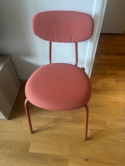 Light and comfortable chairs