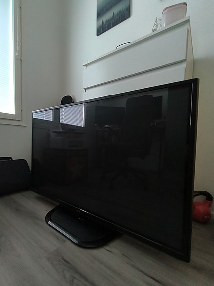 LG 50" Plasma+Chromecast