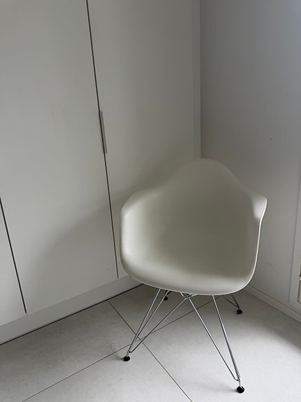 Vitra Eames DAW
