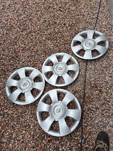Toyota kapselit 15"