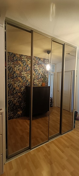 Vaatekaapin liukuovet