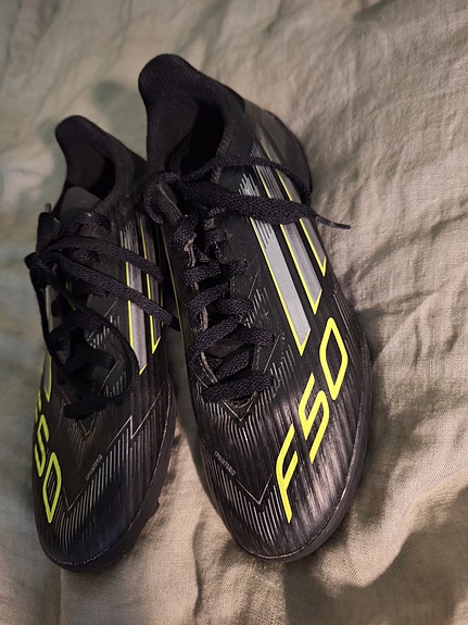 Adidas performance F50 jalkapallokengät koko 36 musta