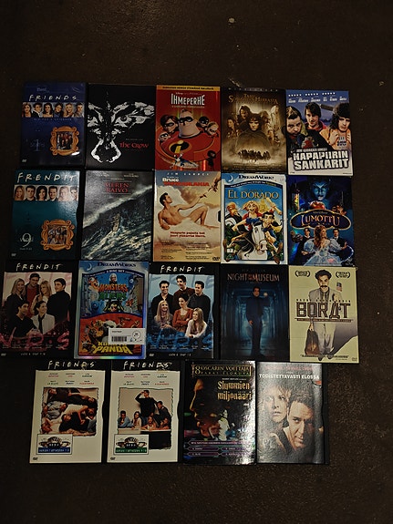 DVD-elokuvia ja Friends -sarjaa