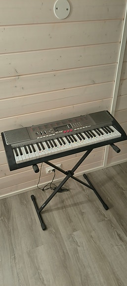 Casio LK-230 sähköpiano