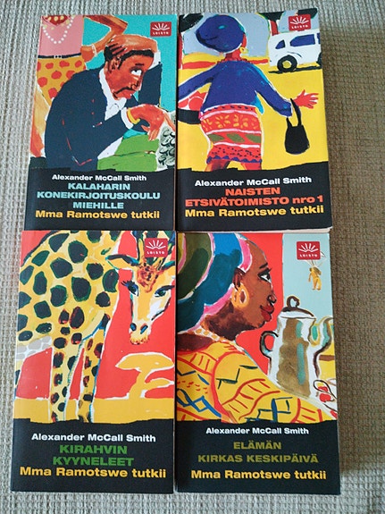 Alexander McCall Smith Mma Ramotswe -kirjasarja, 4 pokkaria