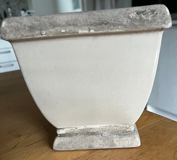 valkoinen ruukku / kukkaruukku