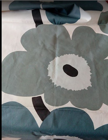 MARIMEKKO  vahakangas/akryylipintainen. Käyttämätön.  n. 140 x 180 cm