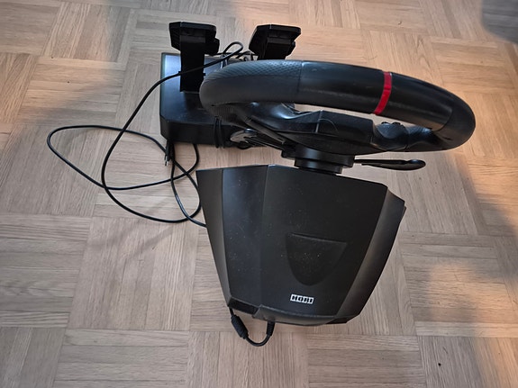 Hori rattiohjain ja polkimet Xboxille