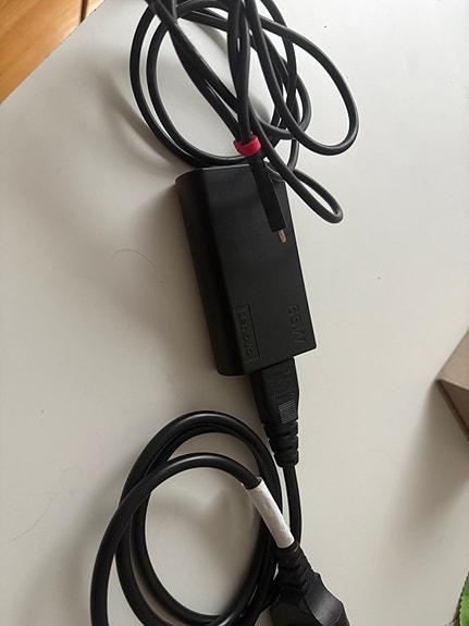Lenovo 65W USB-C -laturi (alkuperäinen) toimii apleen myös