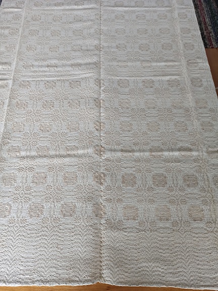 Pellava/puuvilla pöytäliina vaalea kuviollinen, koko 137*137 cm
