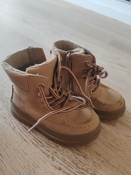 Beige nauhalliset lasten nilkkurit koko 25 unisex