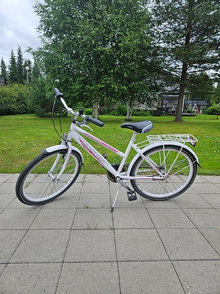 Helkama Jupiter Solaris lasten pyörä 24" valkoinen