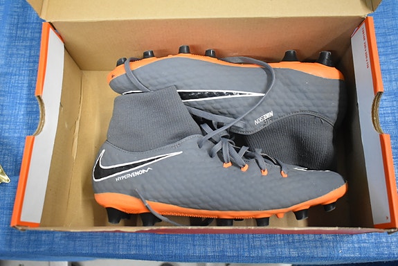 (E)26306 Nike Hypervenom nappikset