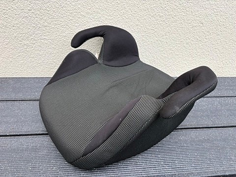Lasten istuinkoroke autoon