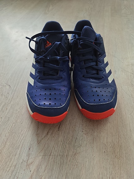 Adidas sisäpelikengät