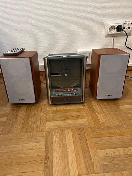 Sony stereosarja CD/radio kaiuttimilla