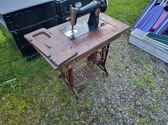 Tikkakoski ompelukonepöytä