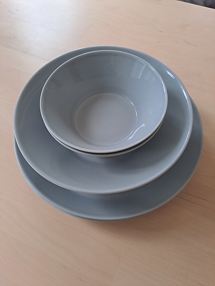 Iittala teema lautaset ja kulhot