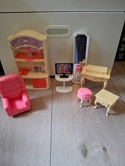 Barbie-olohuoneen kalusteet
