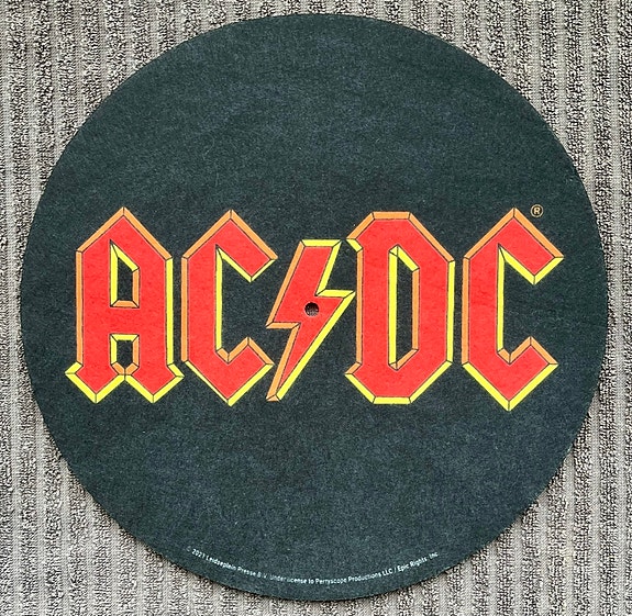 AC/DC -levysoittimen matto / slipmat (uudenveroinen)