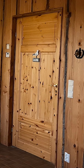9x21 4P massiivipuu väliovi, mänty + karmi