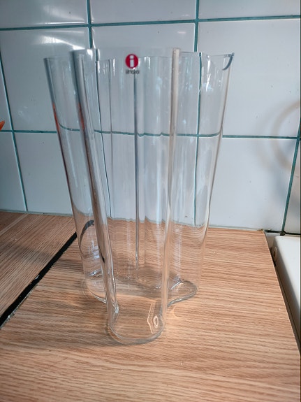 Iittala Alvar Aalto vaasi (yläreunasta pala pois)
