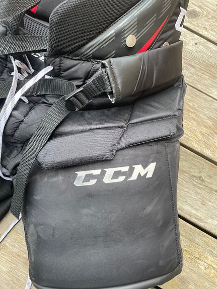 Myydään maalivahdin housut CCM 1.9 SR-M