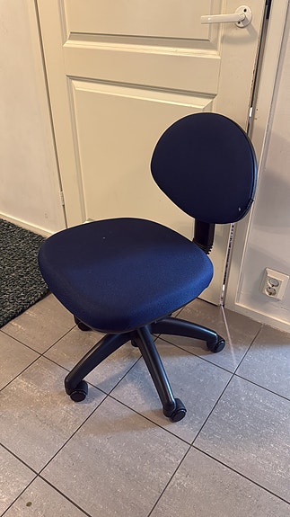 Työpöydän tuoli