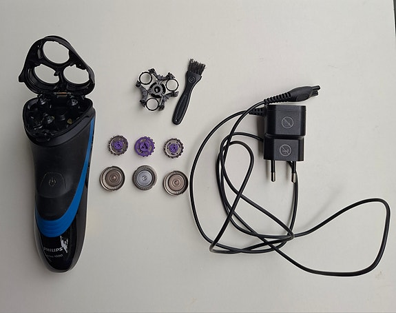Philips Series 1000 parranajokone + laturi