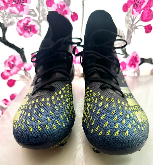 Adidas predator MG pitkävartiset jalkapallokengät,43 1/3.