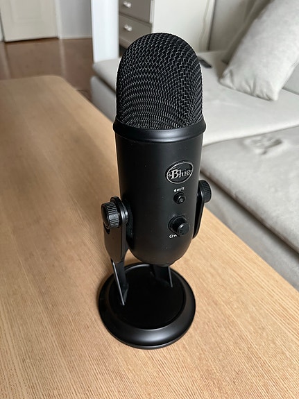 Blue Yeti mikrofoni musta