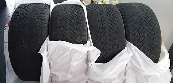 Nokian Hakkapeliitta kitkarenkaat (255/40 R19)